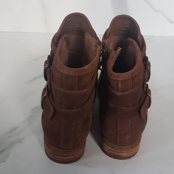Born NWOT Moraga Suede Booties size 6.5 - Picture 4 of 6